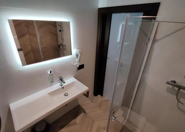 Nocleg ze śniadaniem Nowe M4 Centrum - Blisko Suntago 4*